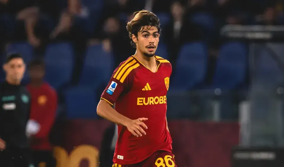Rodrigo Mora titular no triunfo da Roma
